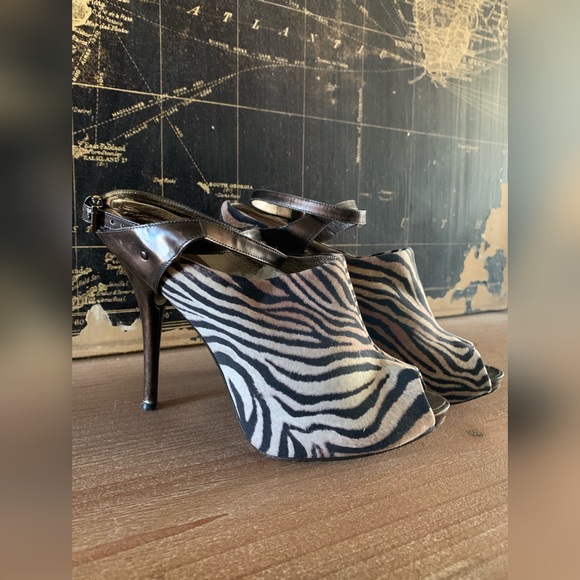 Marciano ‘Tamina’ Peep Toe - Picture 3 of 10